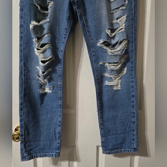 NWT Current/Elliot The Fling Slim Boyfriend Jeans in Tattered Destroy, Size 29. - Picture 3 of 15